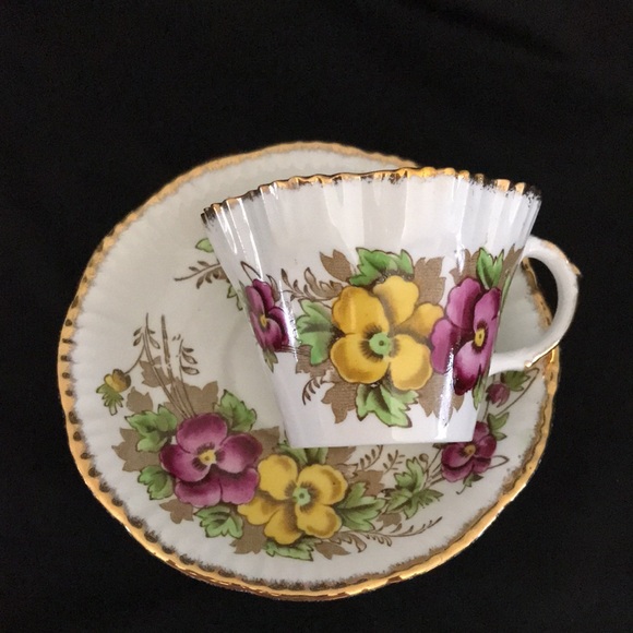 Vintage Salisbury Bone China Teacup and Saucer Pansy Pattern - Picture 3 of 9
